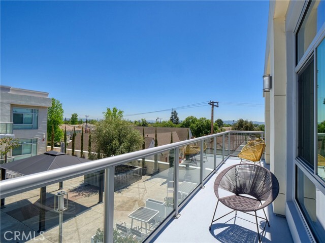 Building Photo - 56 E Duarte Rd