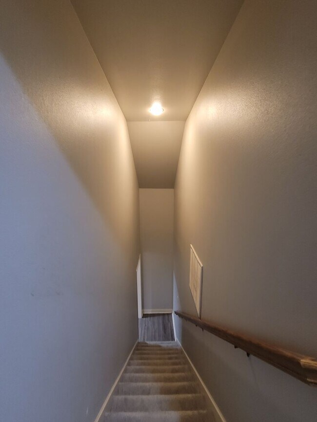 Building Photo - Home in Benton