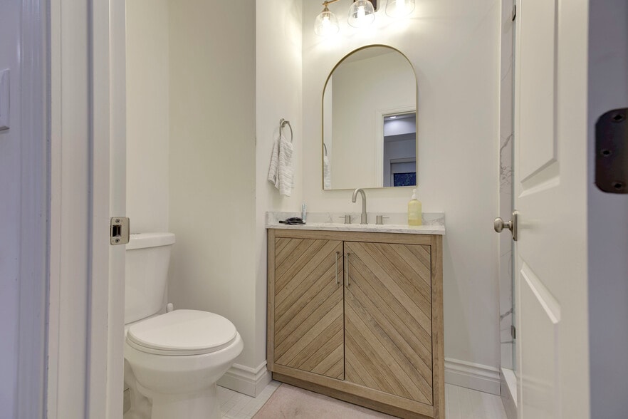 Building Photo - 5206 Goodland Ave