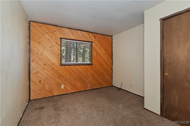 Building Photo - Big Bear City/Erwin Lake Area