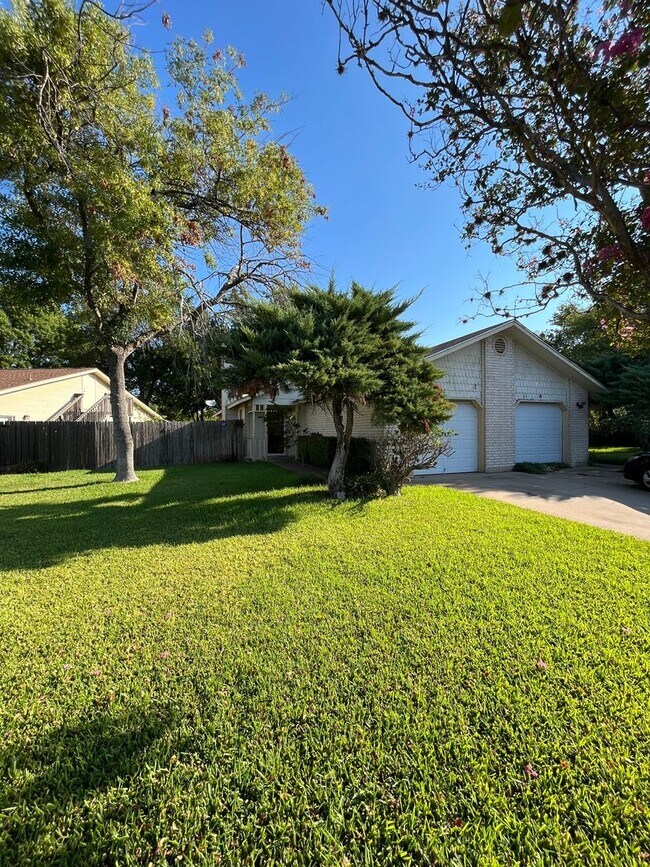 Building Photo - 2704 Aftonshire Way
