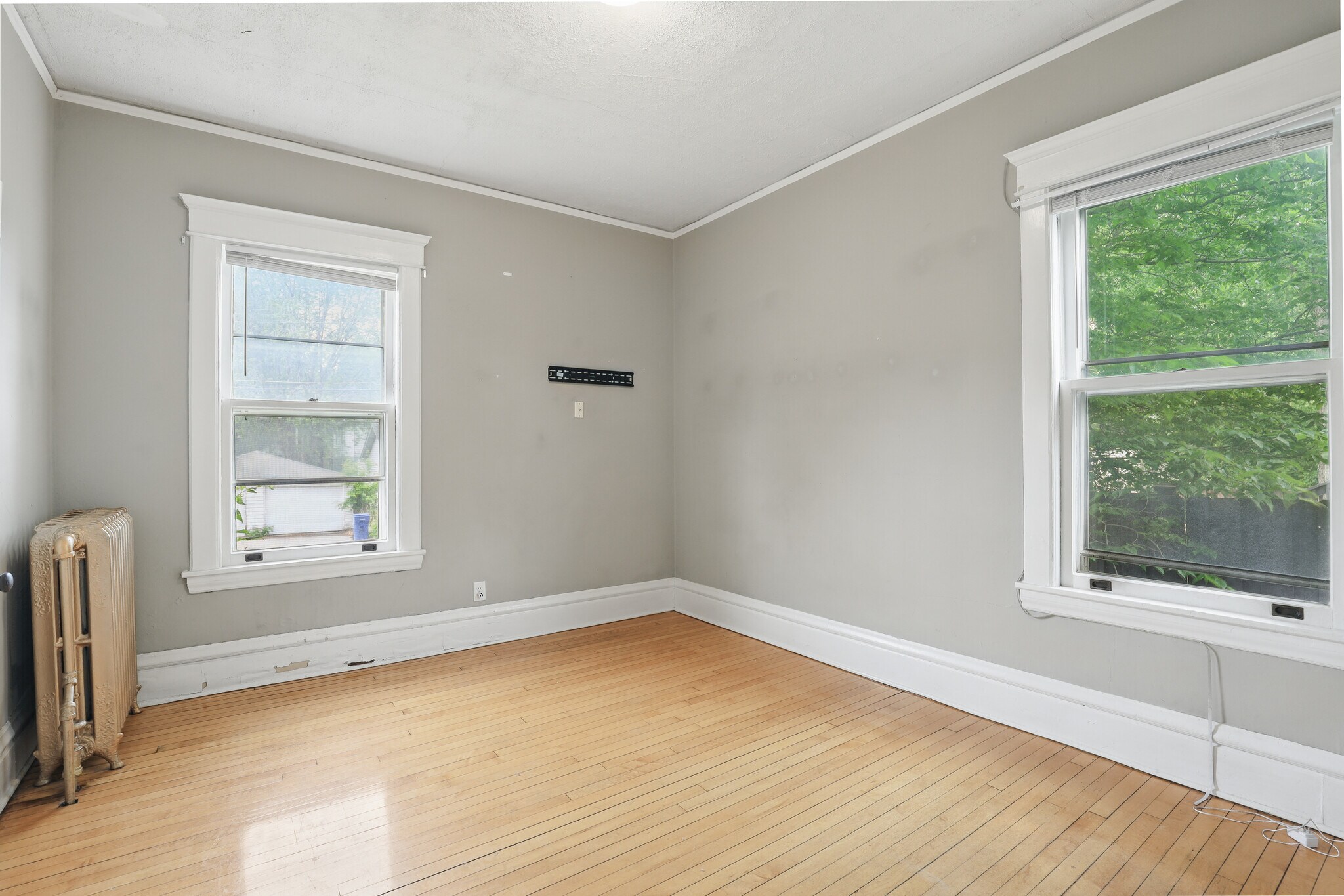 Building Photo - 1862 Roblyn Ave