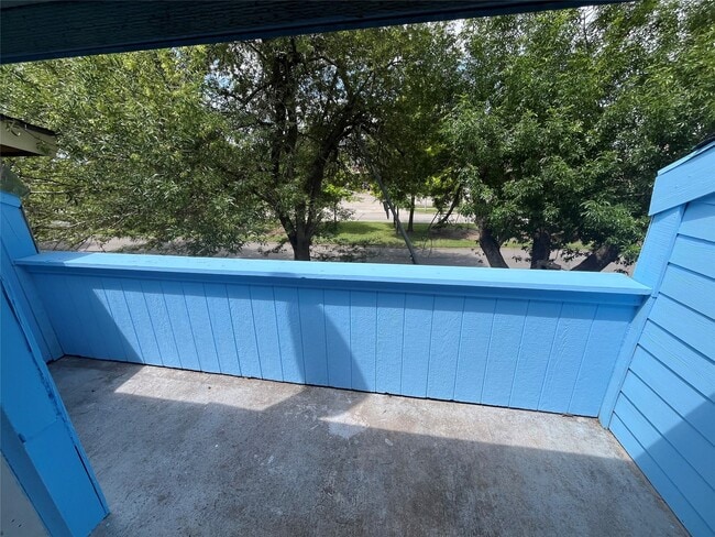 Building Photo - 8405 Wilcrest Dr