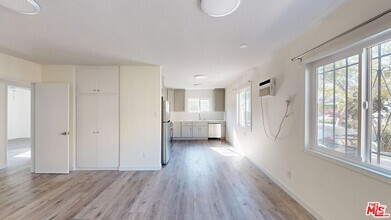 Building Photo - 806 N Hobart Blvd