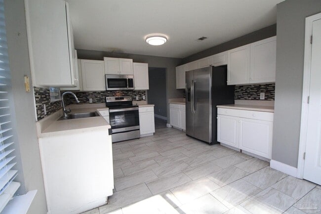Building Photo - 2437 Gulf Breeze Ave