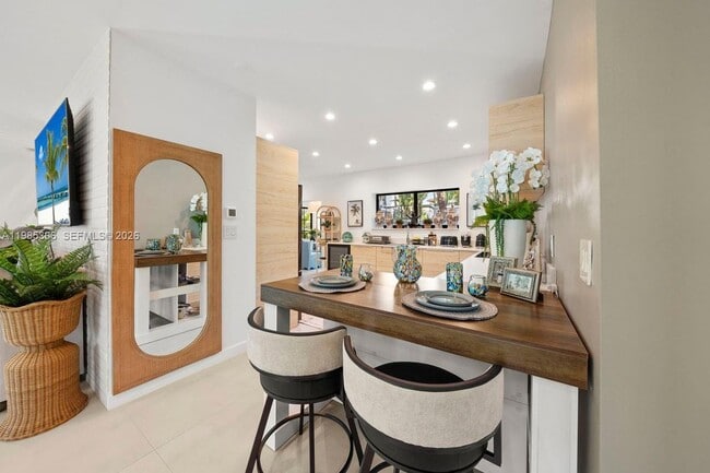 Building Photo - 151 NE 43rd St