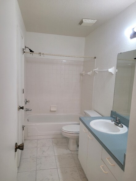 Building Photo - 1603 Columbus Arms Cir