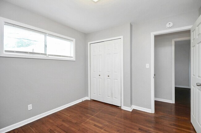 Building Photo - 2244 English Dr