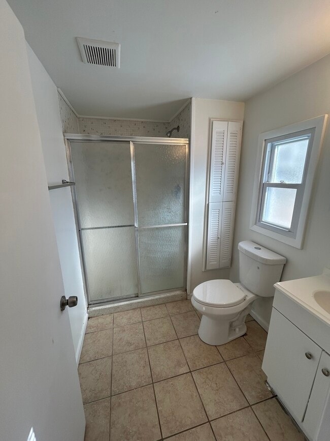 Building Photo - 1436 Forest Pl