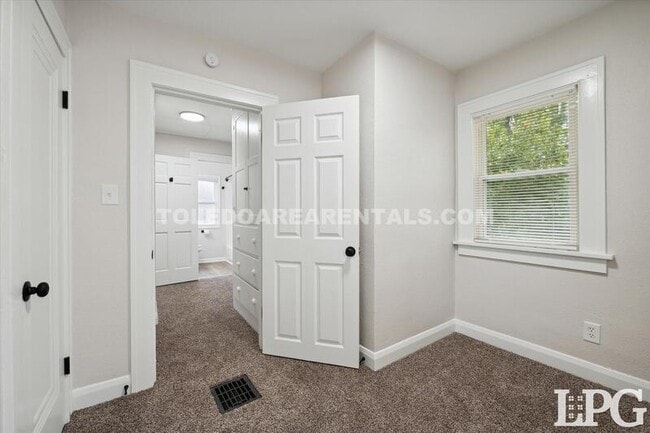 Building Photo - 3606 Revere Dr