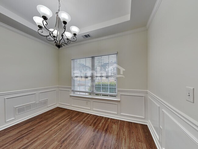 Building Photo - 488 Lincolnwood Ln