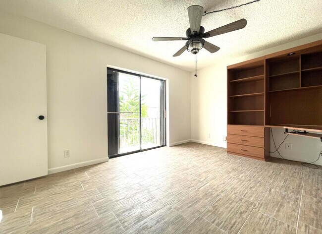 Building Photo - 65 Lake Arbor Dr