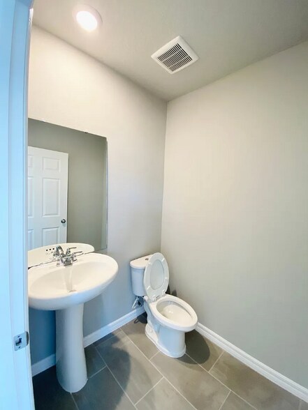 Building Photo - 573 Sun Warbler Wy
