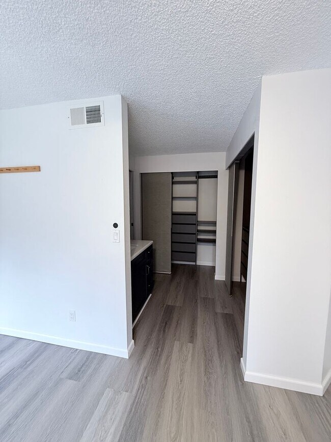 Building Photo - Charming 3-Bed Condo in Quail Run | Pool, ...