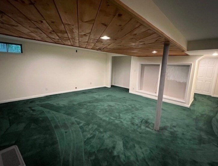 Building Photo - 8 Stonegate Ln