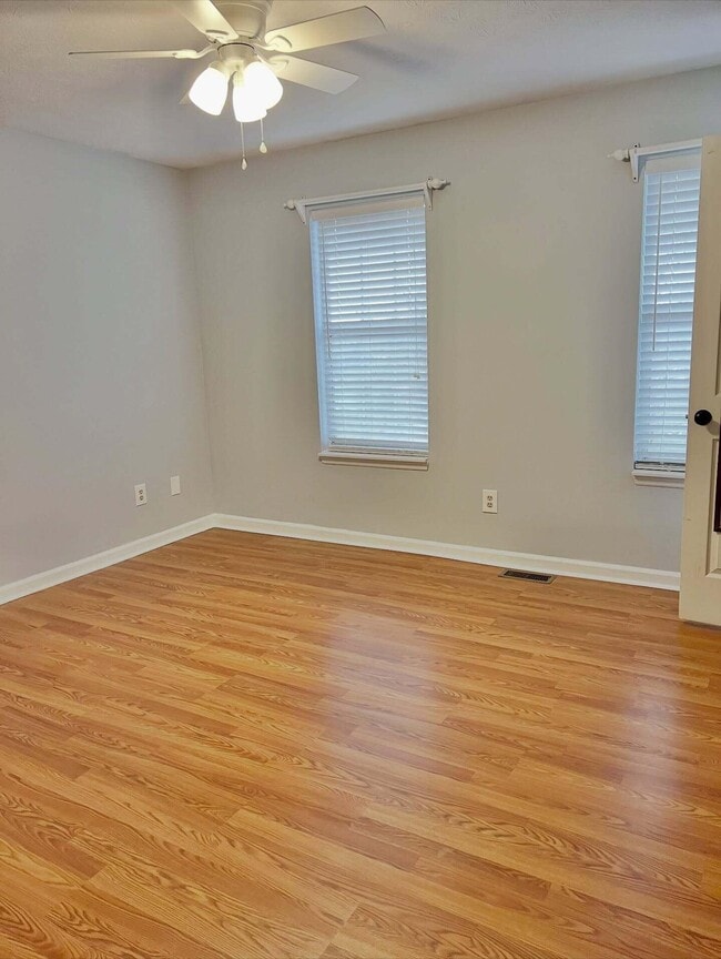 Building Photo - 100 Woodview Dr