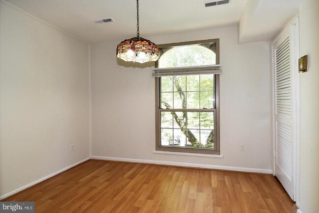 Building Photo - 3302 Woodburn Village Dr