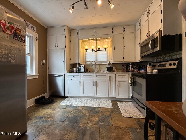 Building Photo - 21 Baker St