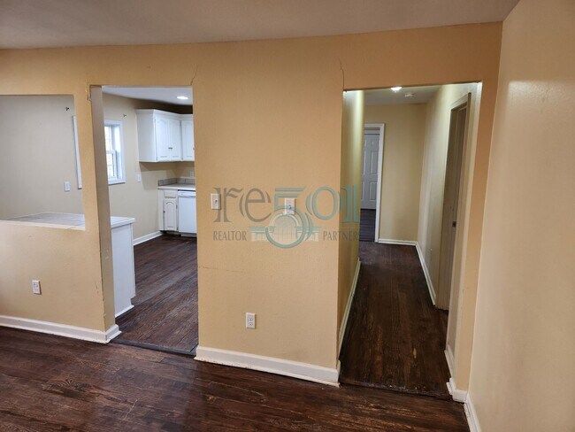 Building Photo - Great Family Home!  4BR 2 BA