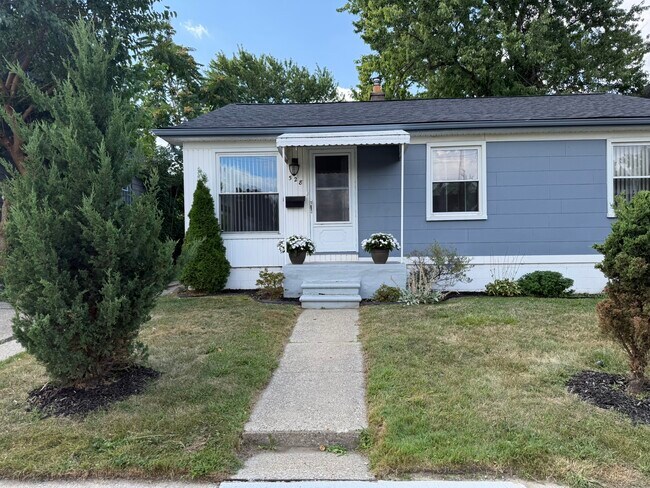 Building Photo - 528 E Cambourne St
