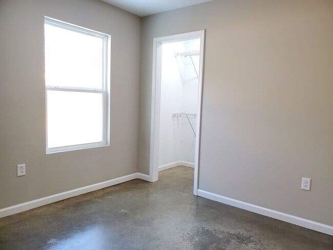 Building Photo - 3 Bedroom, 1 Bath House