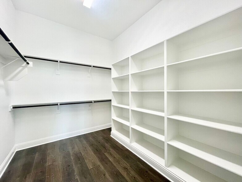 Building Photo - 16643 Chadwell Dr