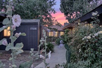 Building Photo - Updated Ground-Floor End Unit with Pool Access & No Stairs in West Roundtree!