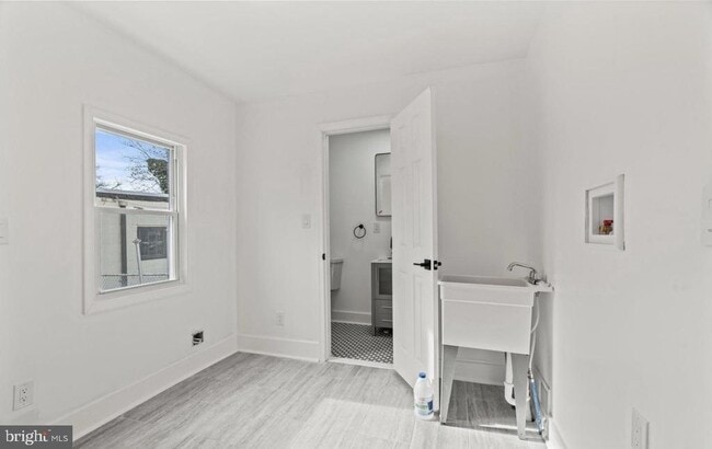 Building Photo - 116 Fern St