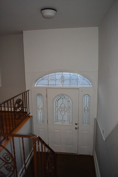 Building Photo - 85 Cedar Dr