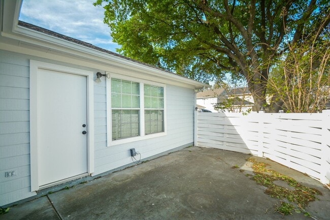 Building Photo - 9603 Farrell Dr