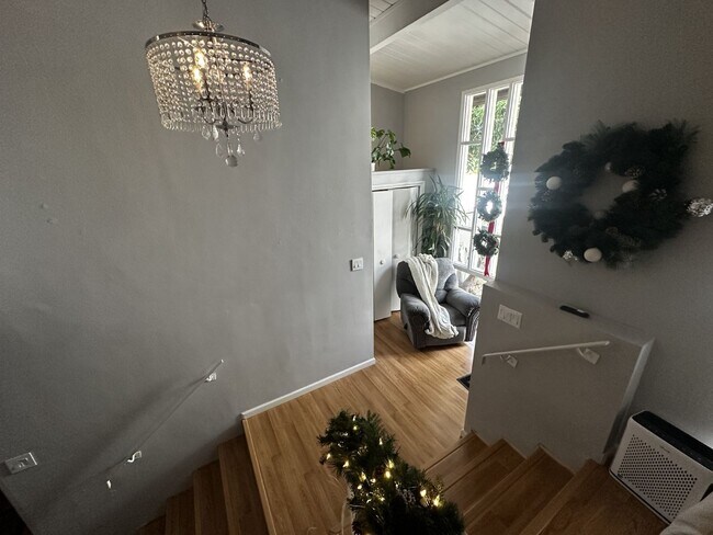 Building Photo - Beautiful Condo close to Memorial and Garces HS