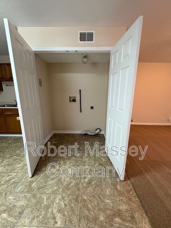 Building Photo - 7907 Canonero Way