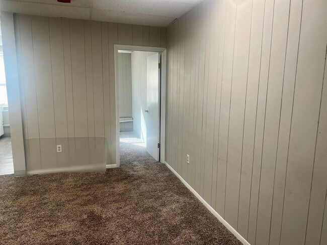 Building Photo - Studio apartment - Heart of Golden!