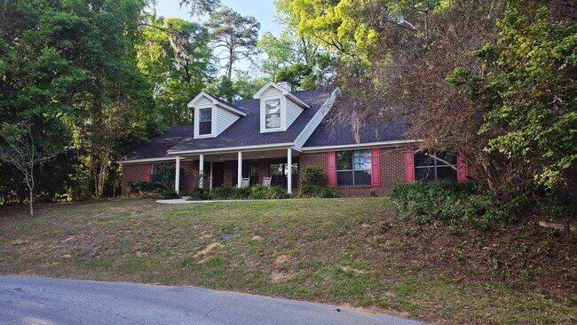 Building Photo - Beautiful Large home off of Mahan