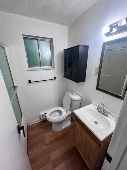 Bathroom - 2612 Louisiana Ave