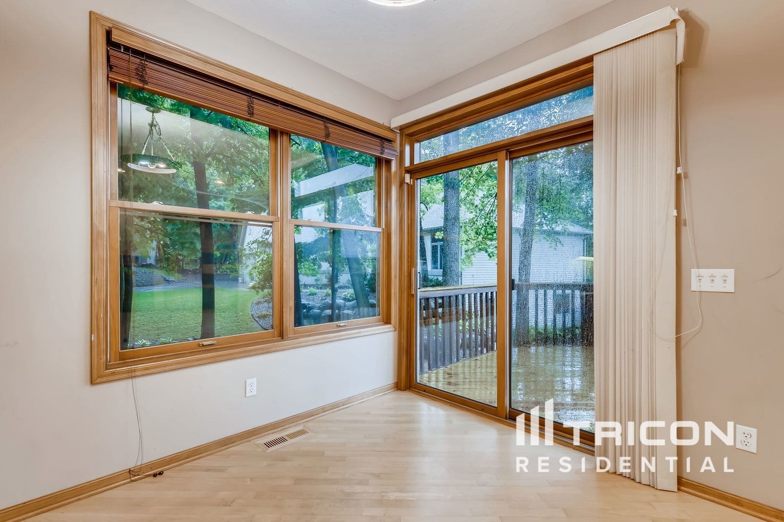 Building Photo - 8915 Umbria Pl N