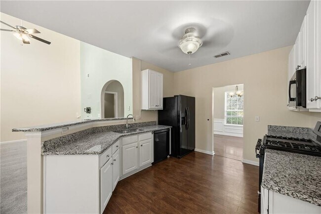 Building Photo - 1650 Huntcrest Way SW