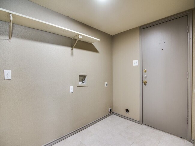 Building Photo - 7716-7718 Sable Lane