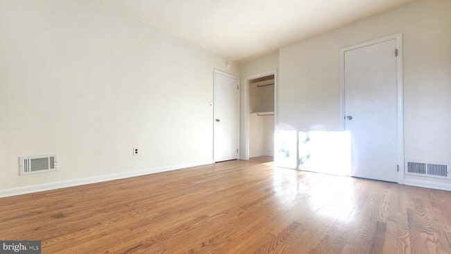 Building Photo - 356 Mockingbird Ave