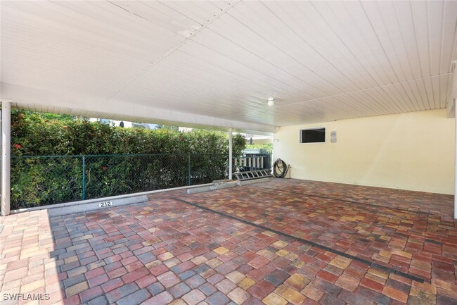 Building Photo - 212 Banyan Blvd