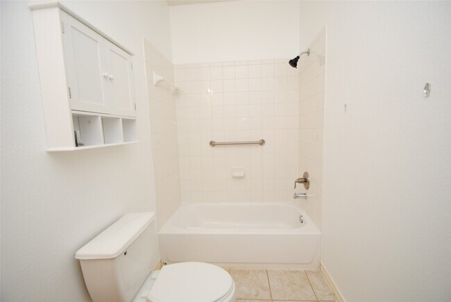 Building Photo - 18410 Fair Grange Ln