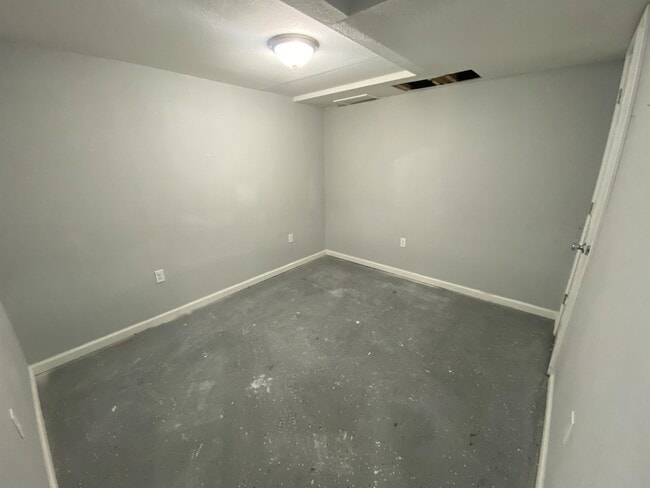 Building Photo - 504 S All Hallows St