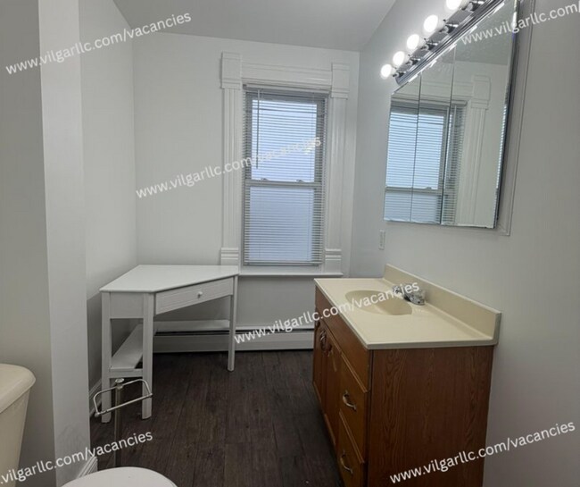 Building Photo - 136 Matteson St