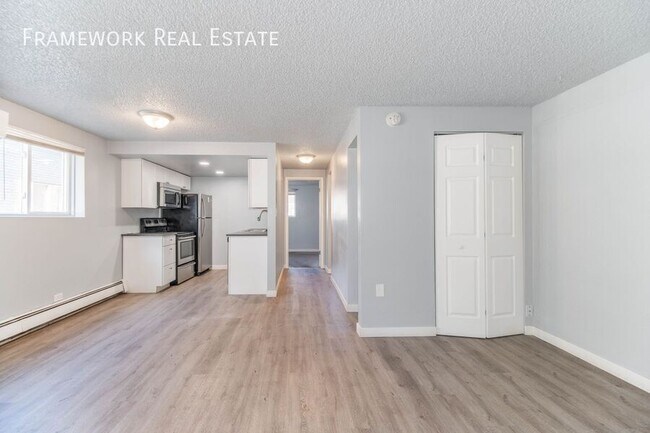 Building Photo - 824 12th St