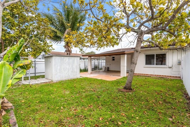 Building Photo - 310 SW 76th Ct