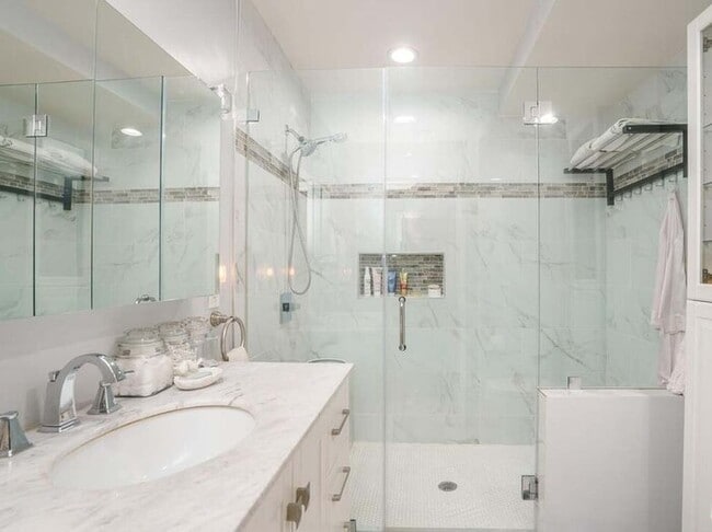 Building Photo - Single-Story 3BR Home with Permitted ADU, Private Yard & Cul-De-Sac Location – Van Nuys