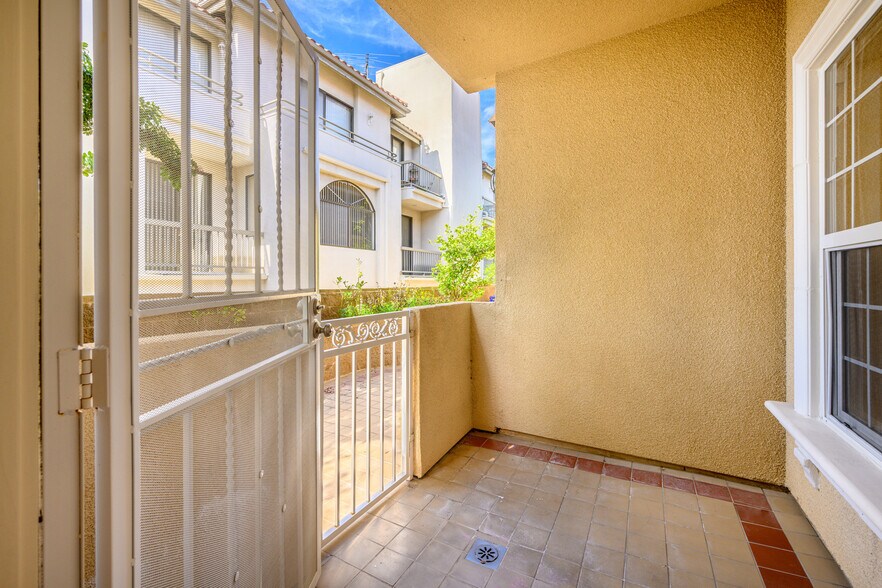 Building Photo - 415 E Dryden St