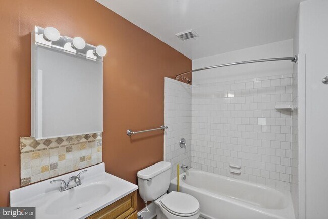 Building Photo - 250 S Highland Ave
