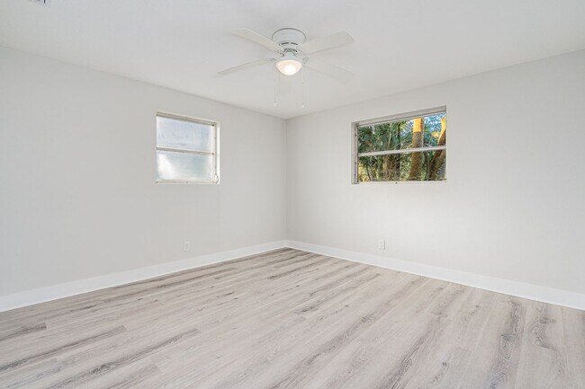 Building Photo - Stunning Remodeled 3-Bedroom Home in Prime Ormond Location