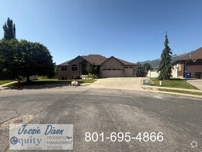 Building Photo - 5725 Brook Cir